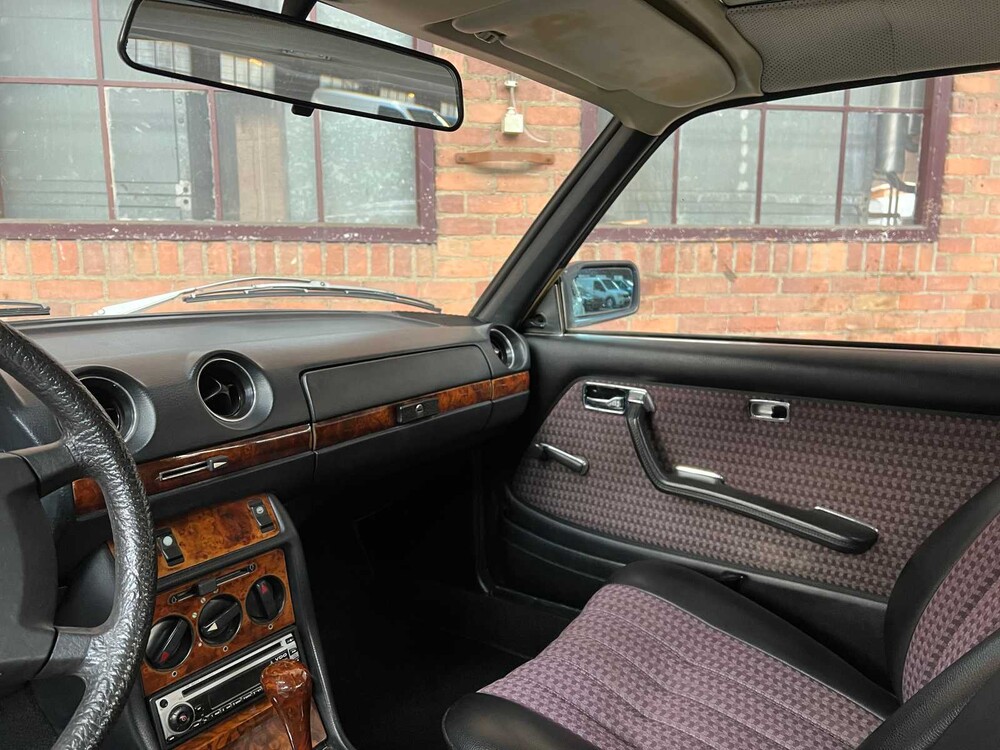 Mercedes-Benz 230 C (280 LPG ENGINE) 200-280 (W123) 184hp 1977, 50-SG-25