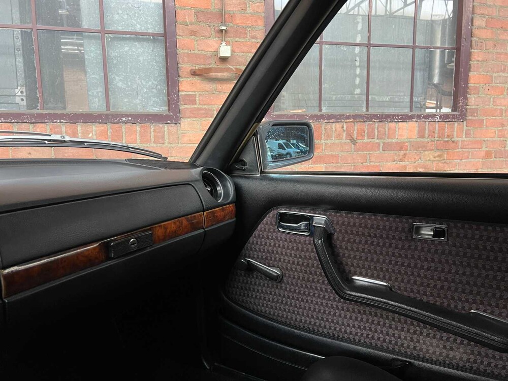 Mercedes-Benz 230 C (280 LPG ENGINE) 200-280 (W123) 184hp 1977, 50-SG-25