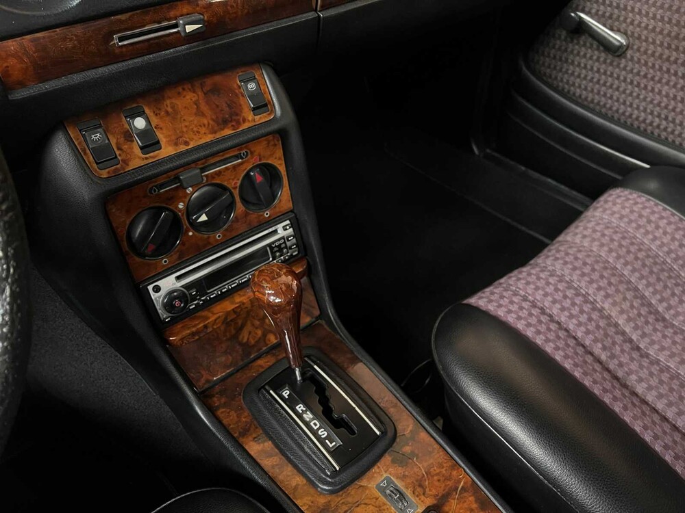 Mercedes-Benz 230 C (280 LPG ENGINE) 200-280 (W123) 184hp 1977, 50-SG-25