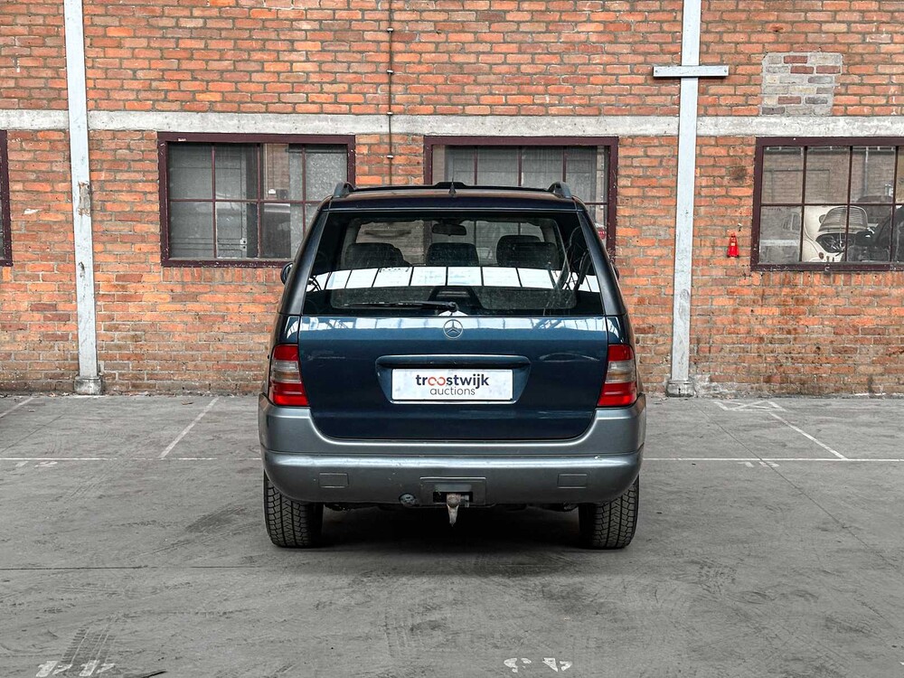 Mercedes-Benz M-Klasse 270 CDI 163PS 2001 (Original-NL), 95-HF-SV