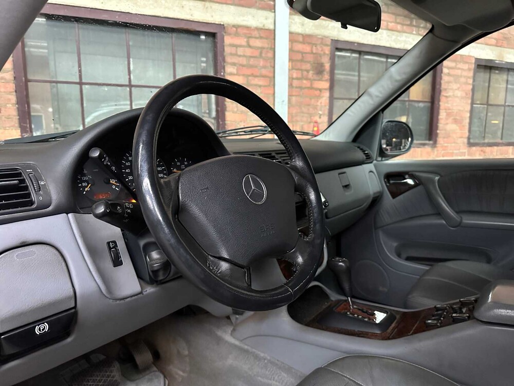 Mercedes-Benz M-Klasse 270 CDI 163PS 2001 (Original-NL), 95-HF-SV