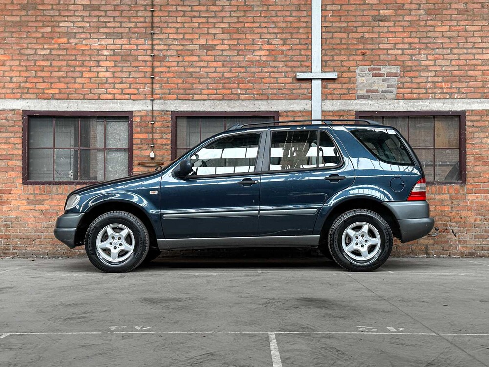 Mercedes-Benz M-Klasse 270 CDI 163PS 2001 (Original-NL), 95-HF-SV