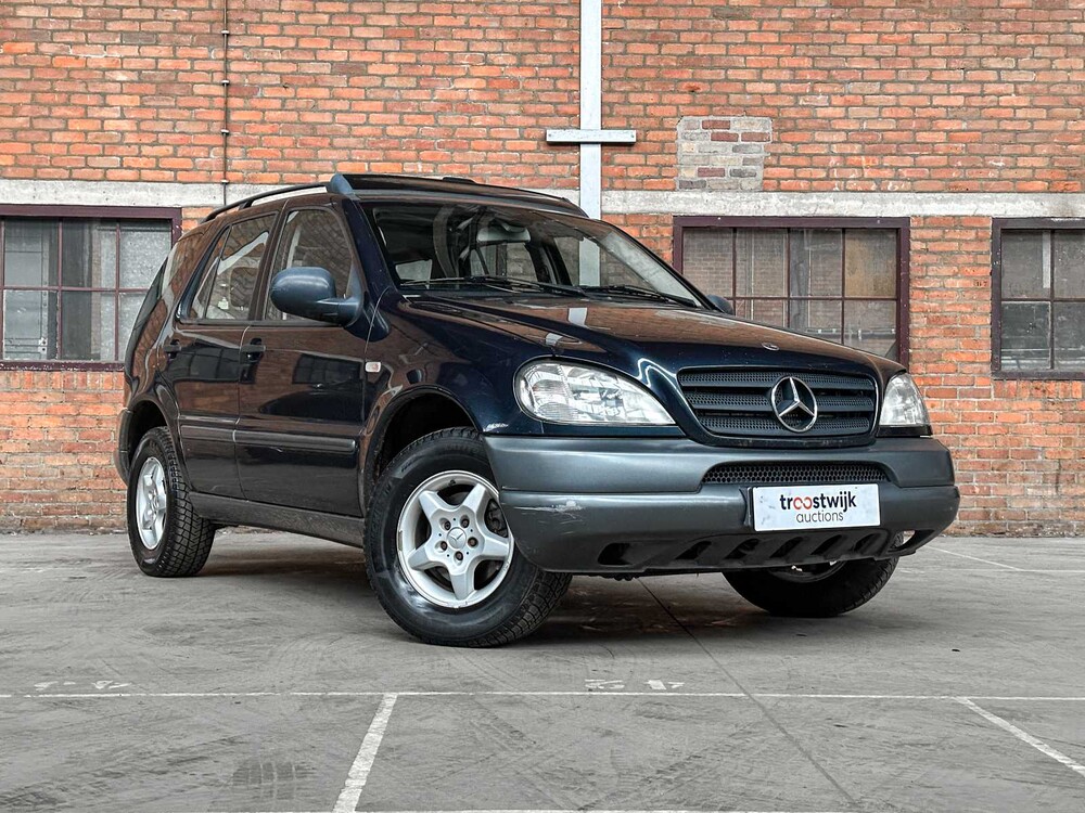 Mercedes-Benz M-Klasse 270 CDI 163PS 2001 (Original-NL), 95-HF-SV