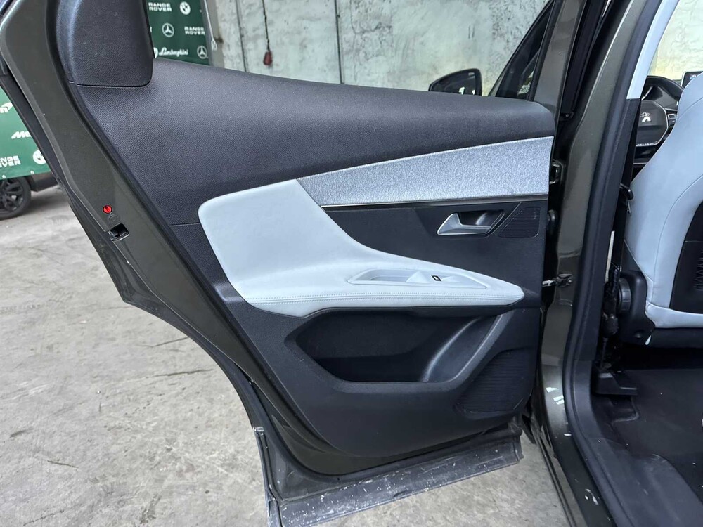 Peugeot 3008 1.2 PureTech BL Prem 131PS 2018, SR-220-G