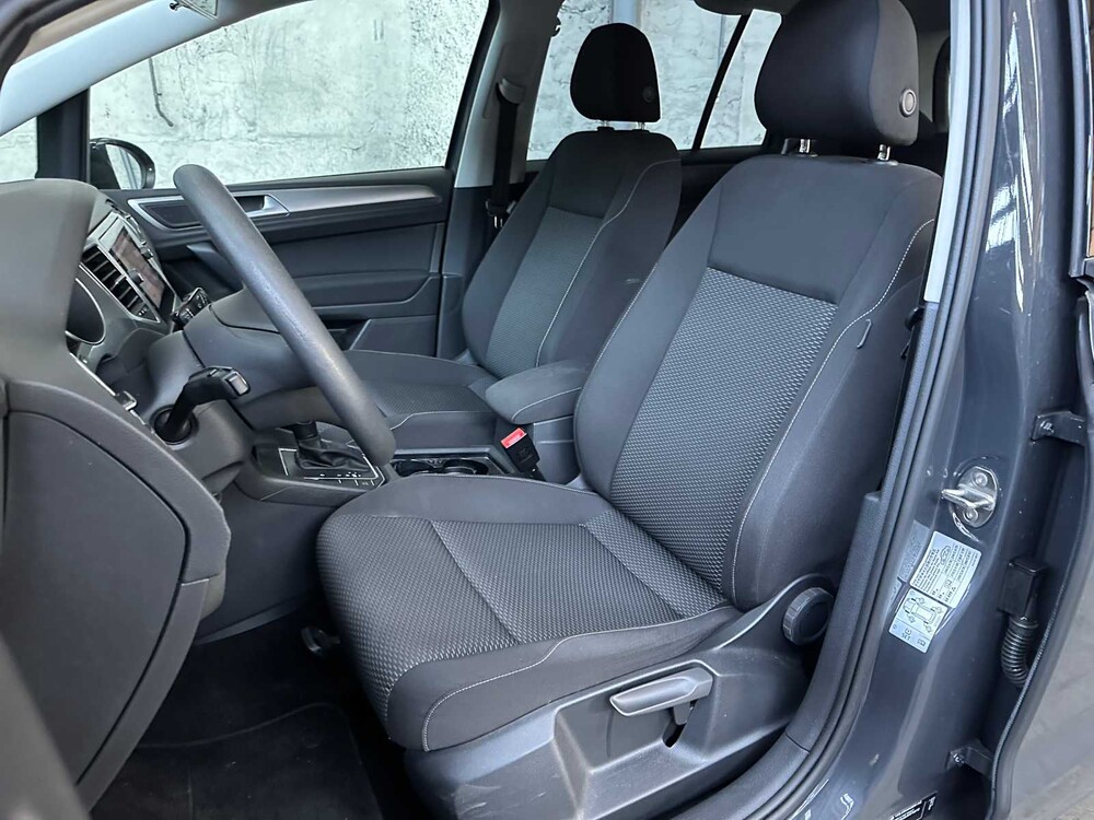 Volkswagen Golf Sportsvan 1.0 TSI Highline 110PS 2018, N-155-RT