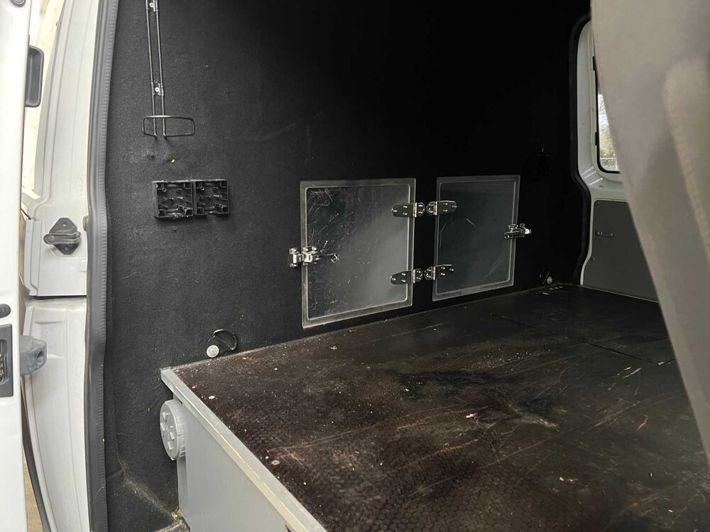 Volkswagen Transporter 2.0 TDI L1H1 Com. DC 140PS 2014, VJ-061-B