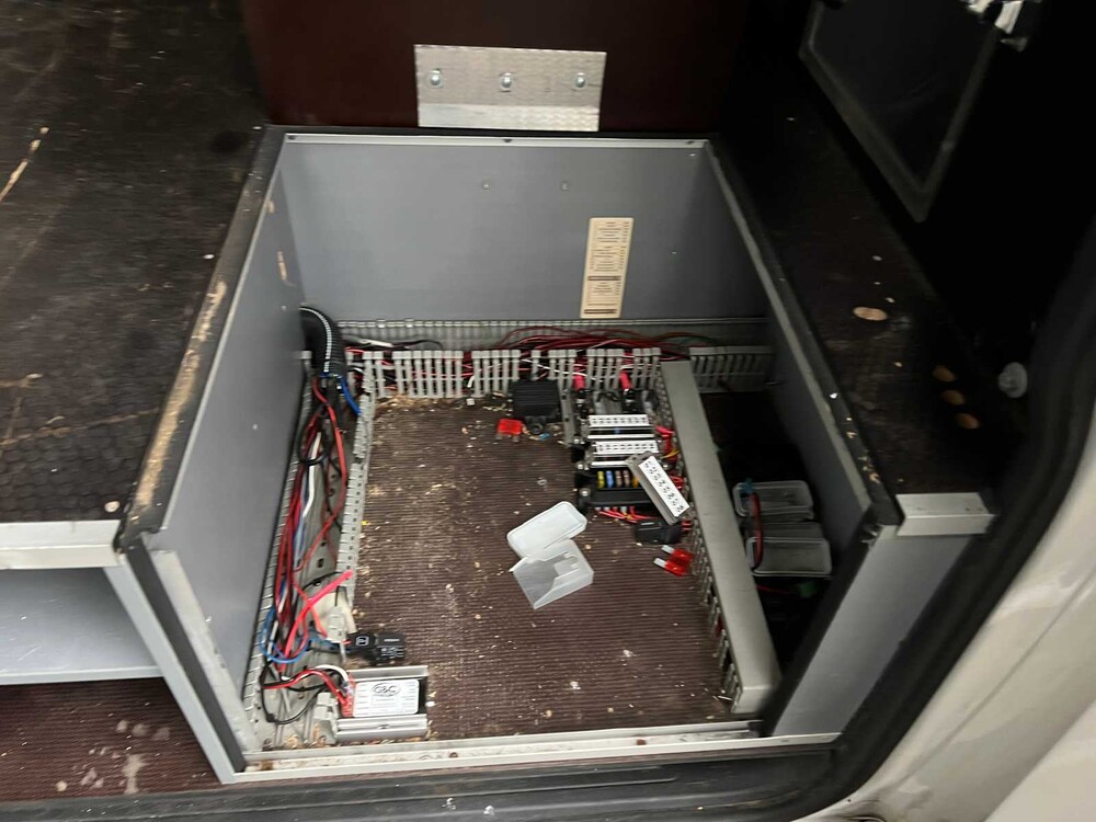 Volkswagen Transporter 2.0 TDI L1H1 Com. DC 140PS 2014, VJ-061-B