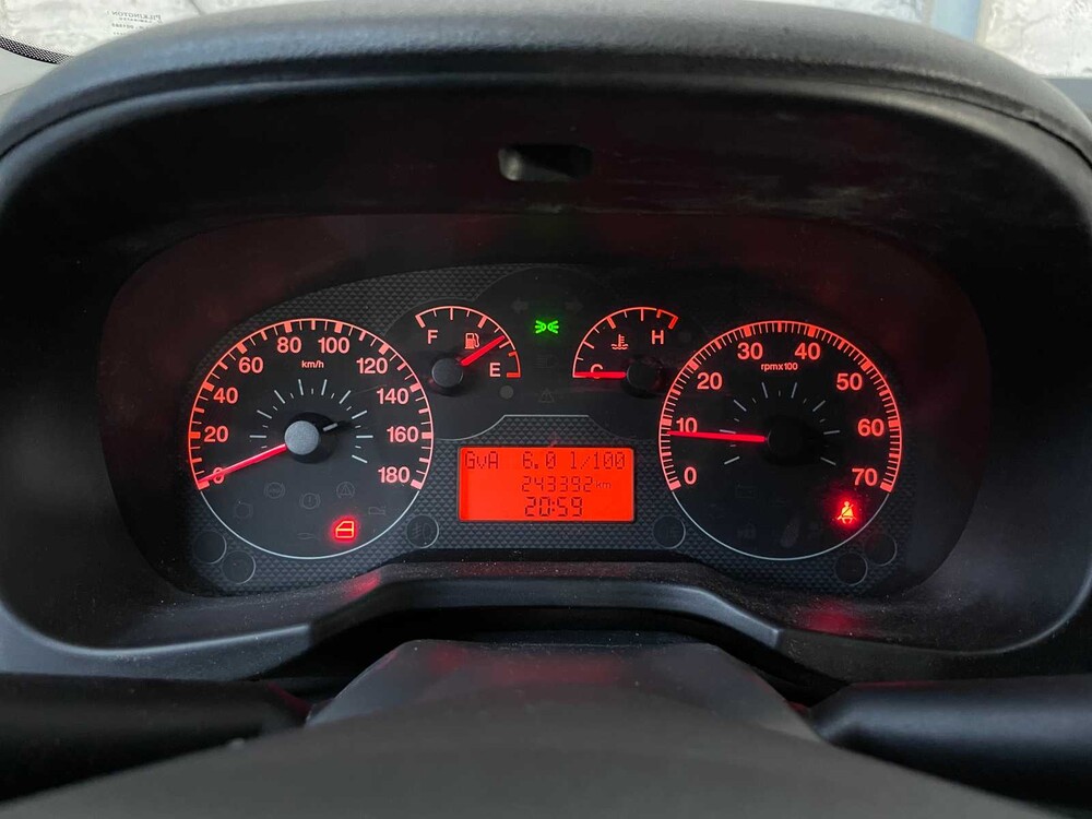 Citroen Nemo 1.4 HDi 68PS 2008, 32-VTF-2