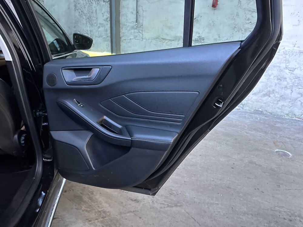 Ford Focus Kombi 1.0 EcoB. Vignale 125PS 2019, ZL-504-K