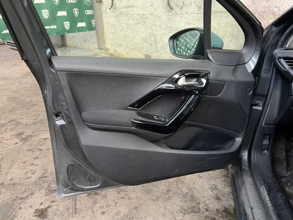 Peugeot 208 1.2 VTi Blue Lease 82PS 2012, 29-XTP-8