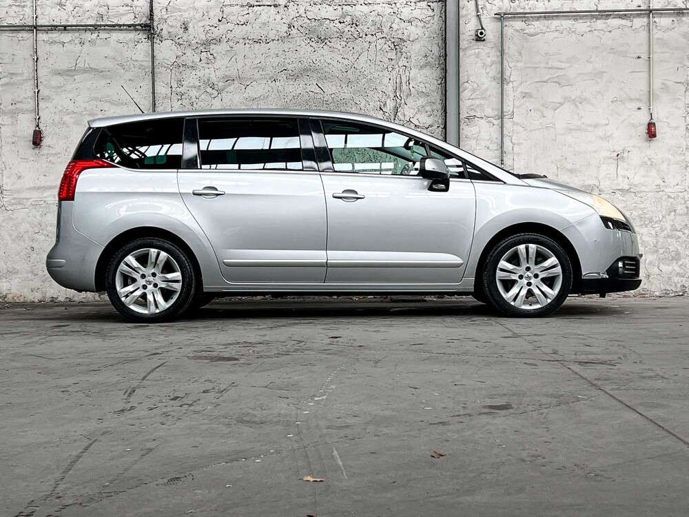 Peugeot 5008 1.6 THP GT 7p. 156PS 2010, 54-NNT-1