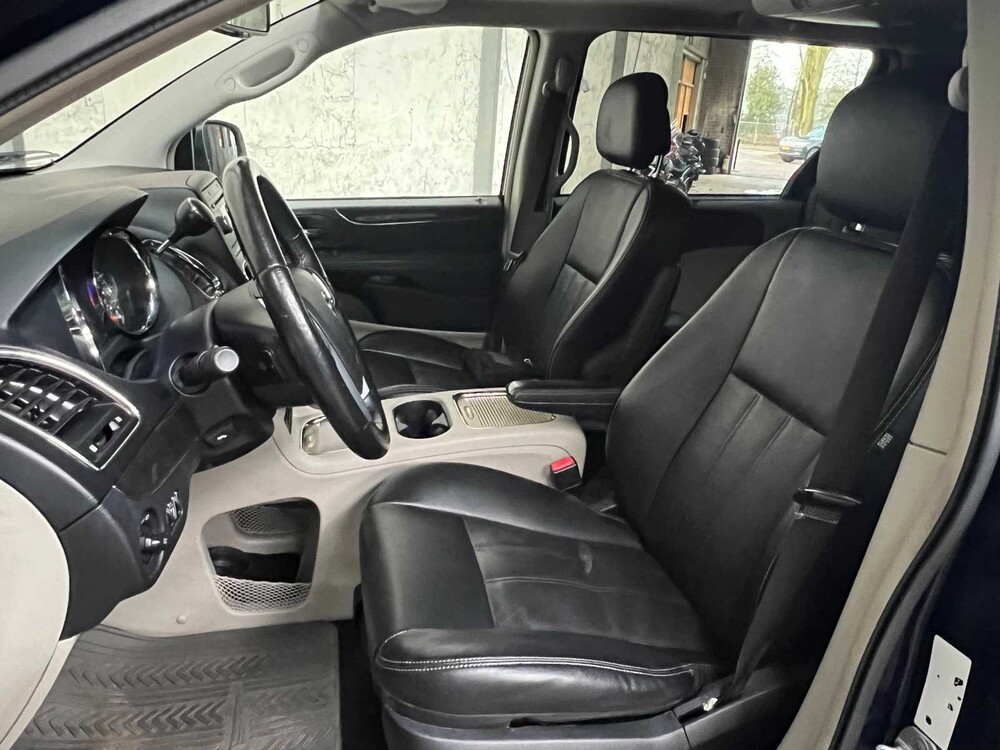 Lancia Voyager 3.6 V6 Platinum 283hp 2012, R-831-FN