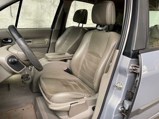 Renault Scénic 1.6-16V Priv.Luxe 113pk 2004, 97-NTG-1