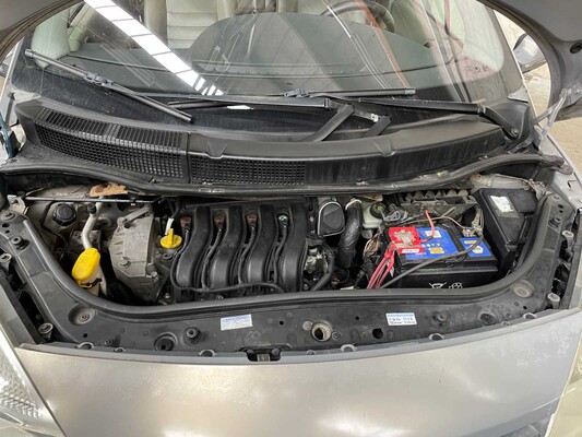 Renault Scénic 1.6-16V Priv.Luxe 113pk 2004, 97-NTG-1