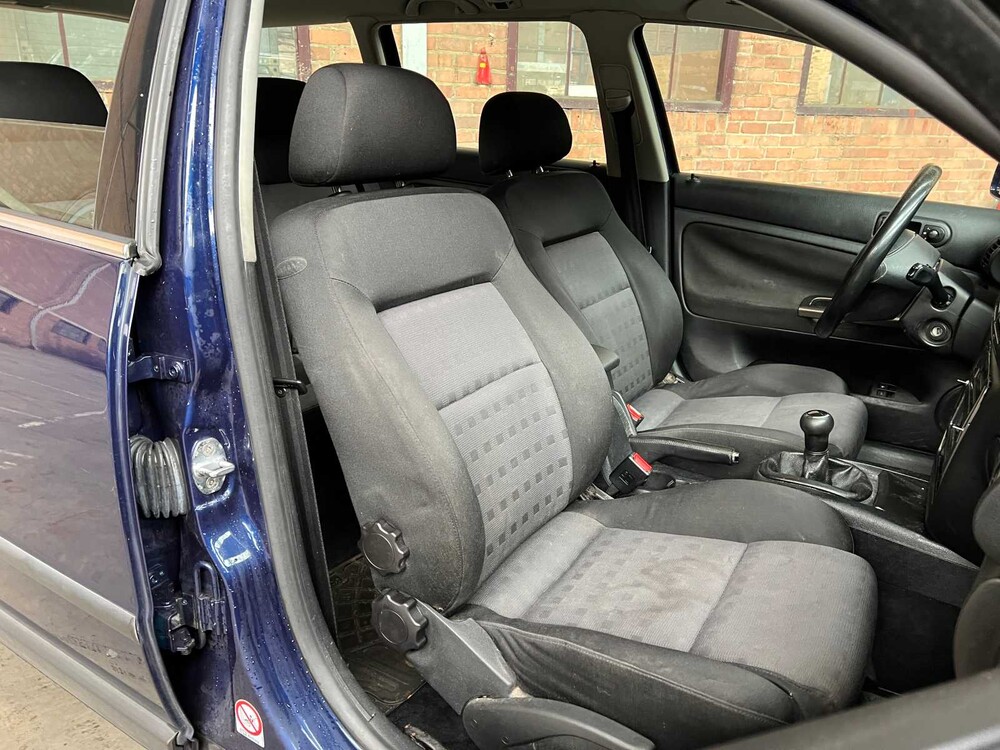 Volkswagen Passat Variant 2.3 V5 Trendline 170PS 2001, 89-GT-DH