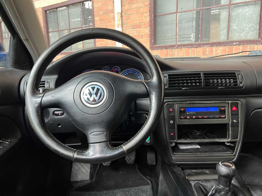 Volkswagen Passat Variant 2.3 V5 Trendline 170PS 2001, 89-GT-DH