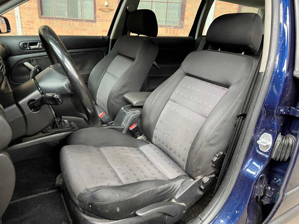 Volkswagen Passat Variant 2.3 V5 Trendline 170PS 2001, 89-GT-DH