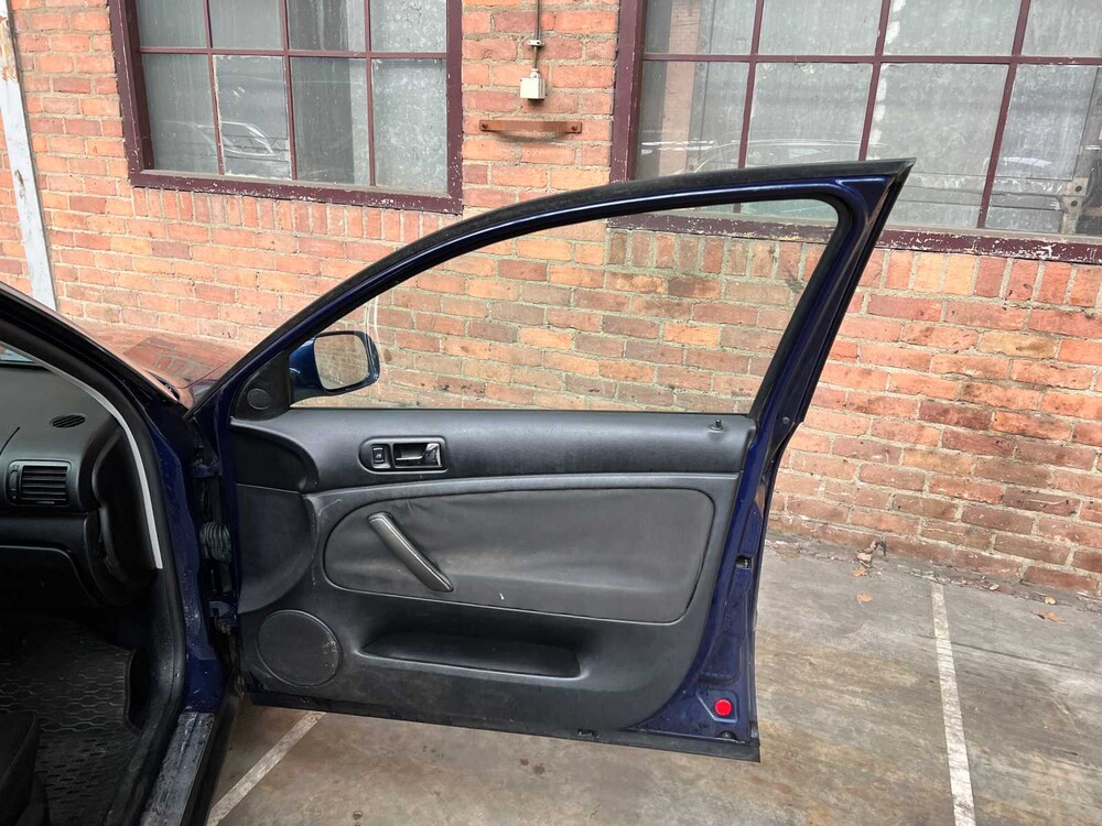 Volkswagen Passat Variant 2.3 V5 Trendline 170PS 2001, 89-GT-DH