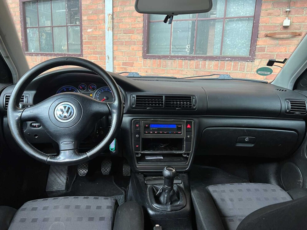 Volkswagen Passat Variant 2.3 V5 Trendline 170PS 2001, 89-GT-DH