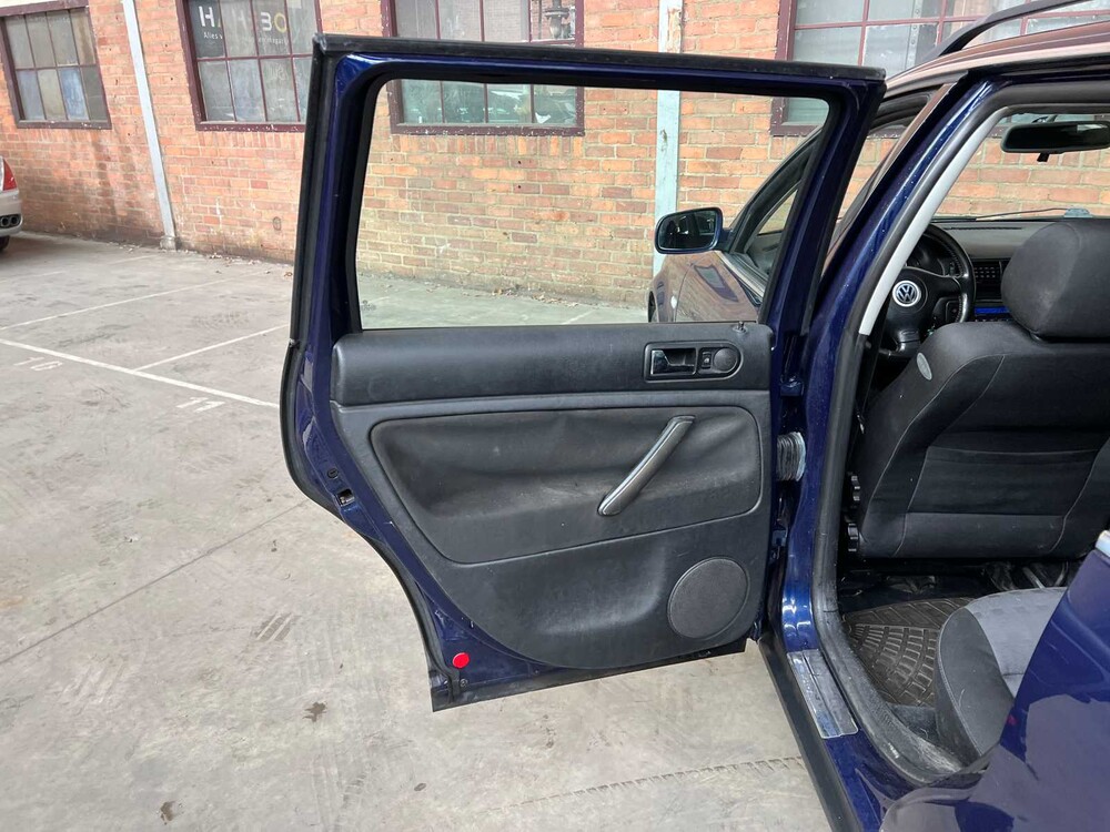 Volkswagen Passat Variant 2.3 V5 Trendline 170PS 2001, 89-GT-DH