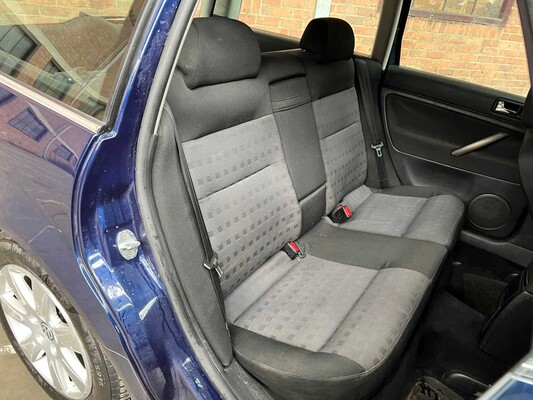 Volkswagen Passat Variant 2.3 V5 Trendline 170pk 2001, 89-GT-DH
