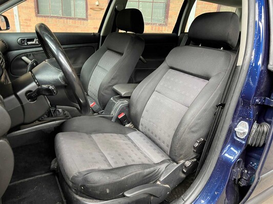Volkswagen Passat Variant 2.3 V5 Trendline 170pk 2001, 89-GT-DH