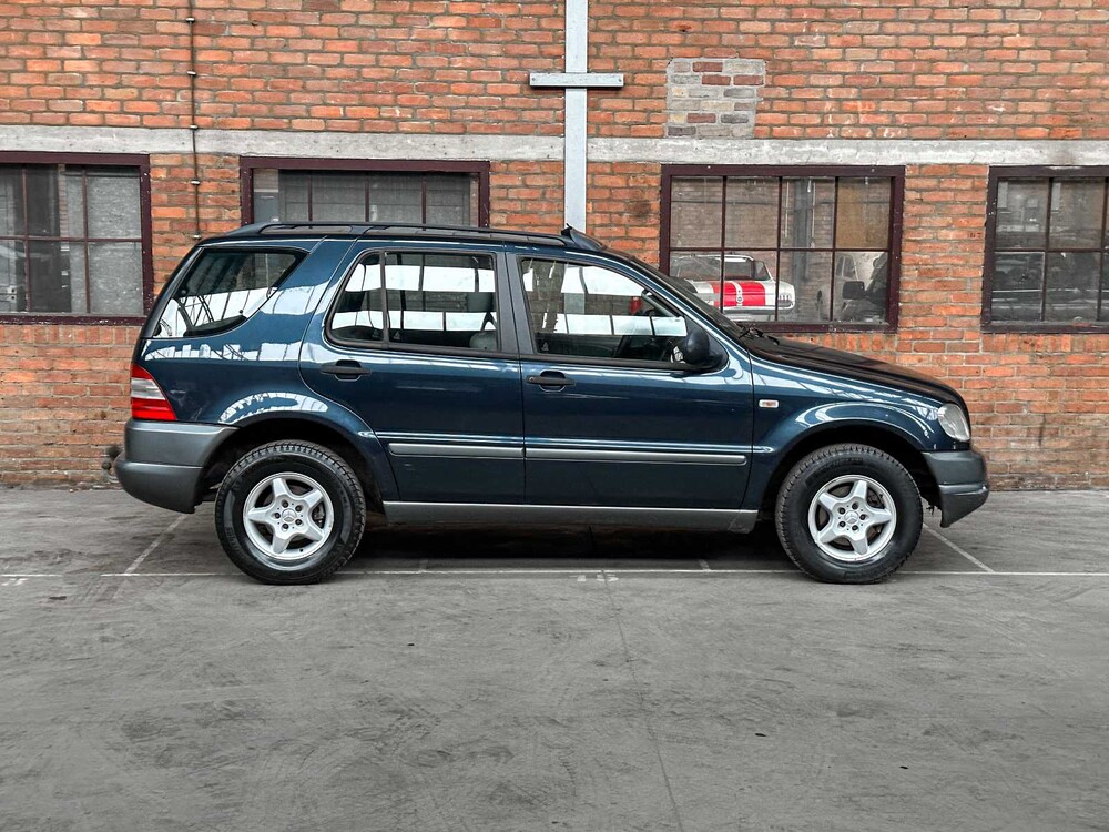 Mercedes-Benz M-Klasse 270 CDI 163PS 2001 (Original-NL), 95-HF-SV
