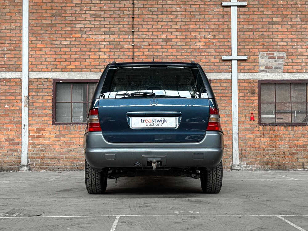 Mercedes-Benz M-Klasse 270 CDI 163PS 2001 (Original-NL), 95-HF-SV