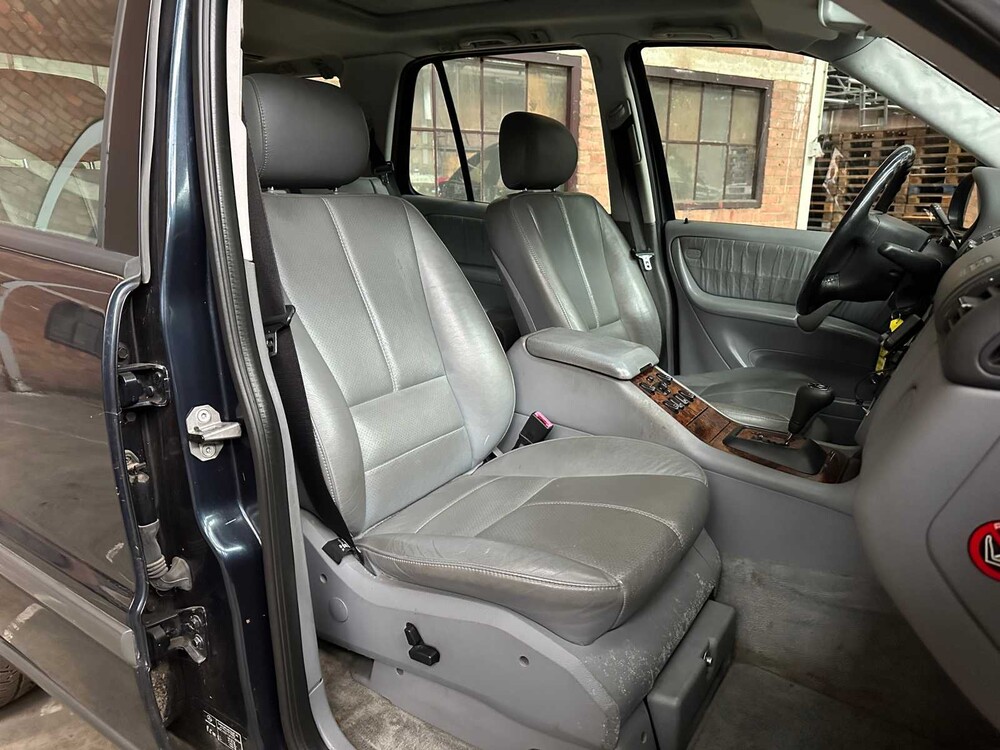 Mercedes-Benz M-Klasse 270 CDI 163PS 2001 (Original-NL), 95-HF-SV