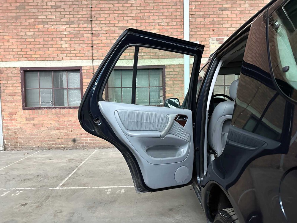 Mercedes-Benz M-Klasse 270 CDI 163PS 2001 (Original-NL), 95-HF-SV