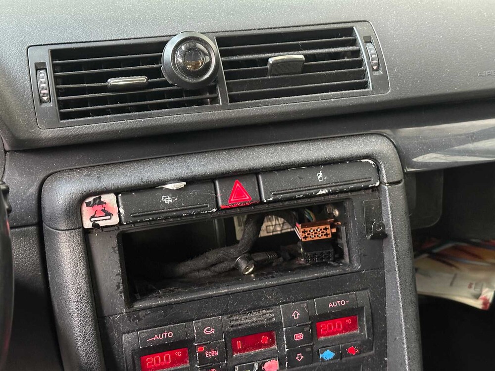 Audi A4 Limousine 2.0 FSI 150PS 2002 75-JZ-RP