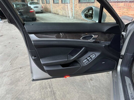 Porsche Panamera 4S 4.8 V8 400hp 2012