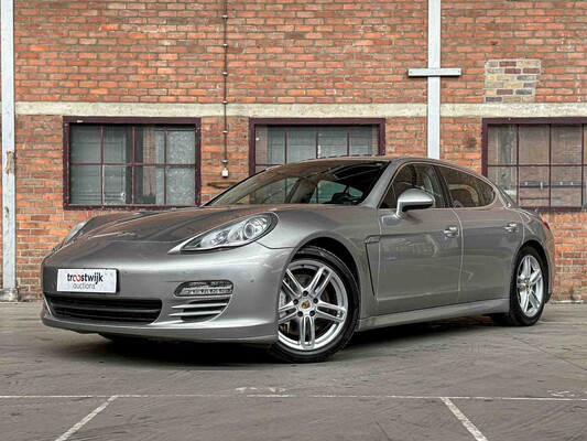 Luxury & sports cars in Boxmeer