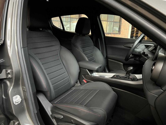 Alfa Romeo Tonale 1.5T Hybrid Sprint Automatic 130hp 2022 (First-Owner)