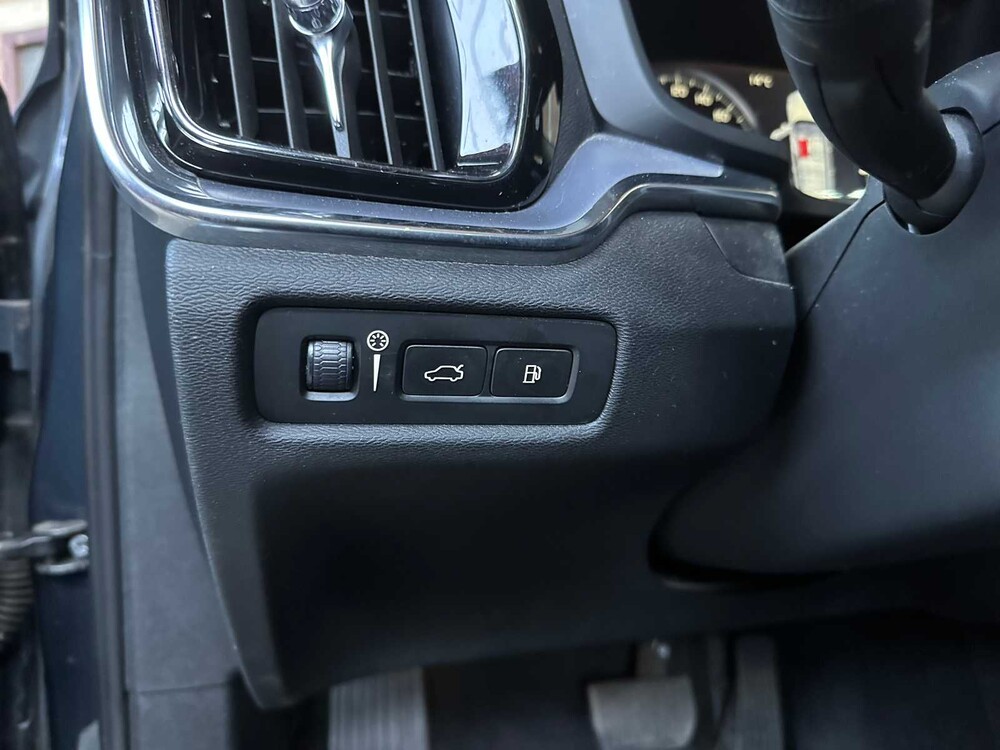 Volvo V60 2.0 T6 Twin Engine AWD Momentum Pro 253PS 2020, H-754-FN