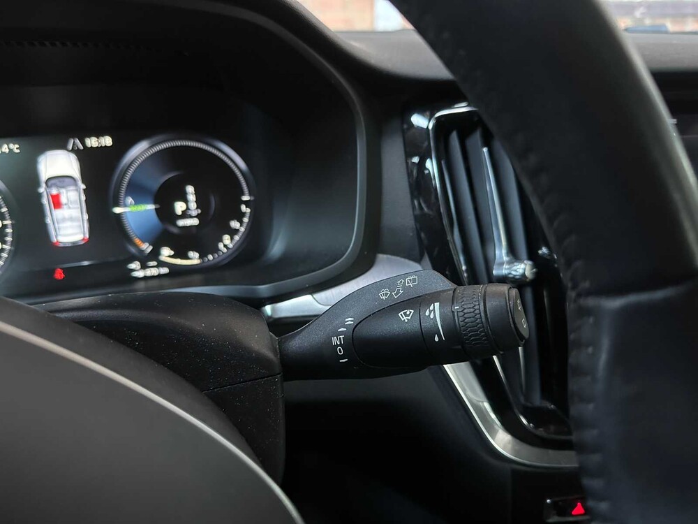 Volvo V60 2.0 T6 Twin Engine AWD Momentum Pro 253PS 2020, H-754-FN