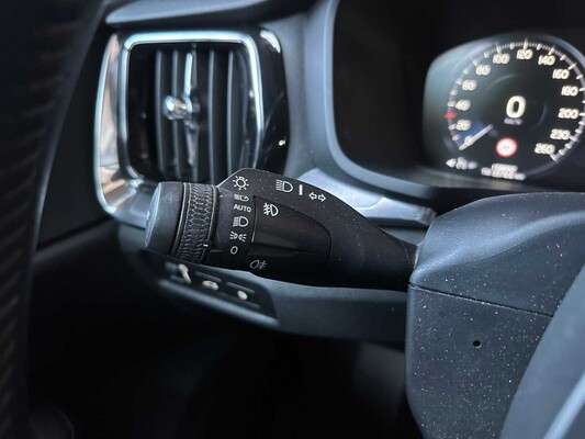 Volvo V60 2.0 T6 Twin Engine AWD Momentum Pro 253hp 2020, H-754-FN
