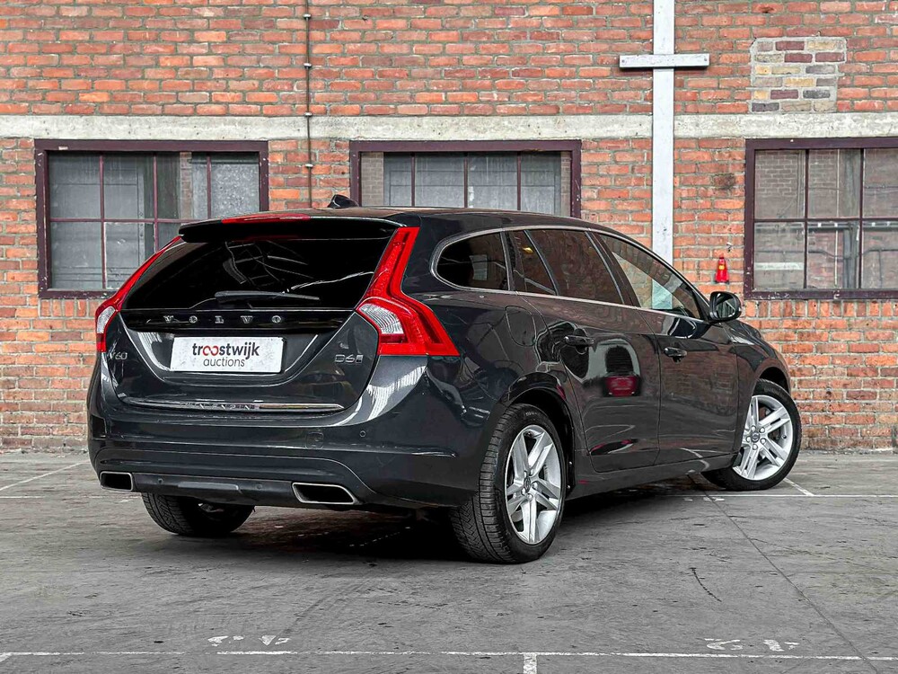 Volvo V60 2.4 D6 Twin Engine Momentum 220PS 2015, HN-681-H