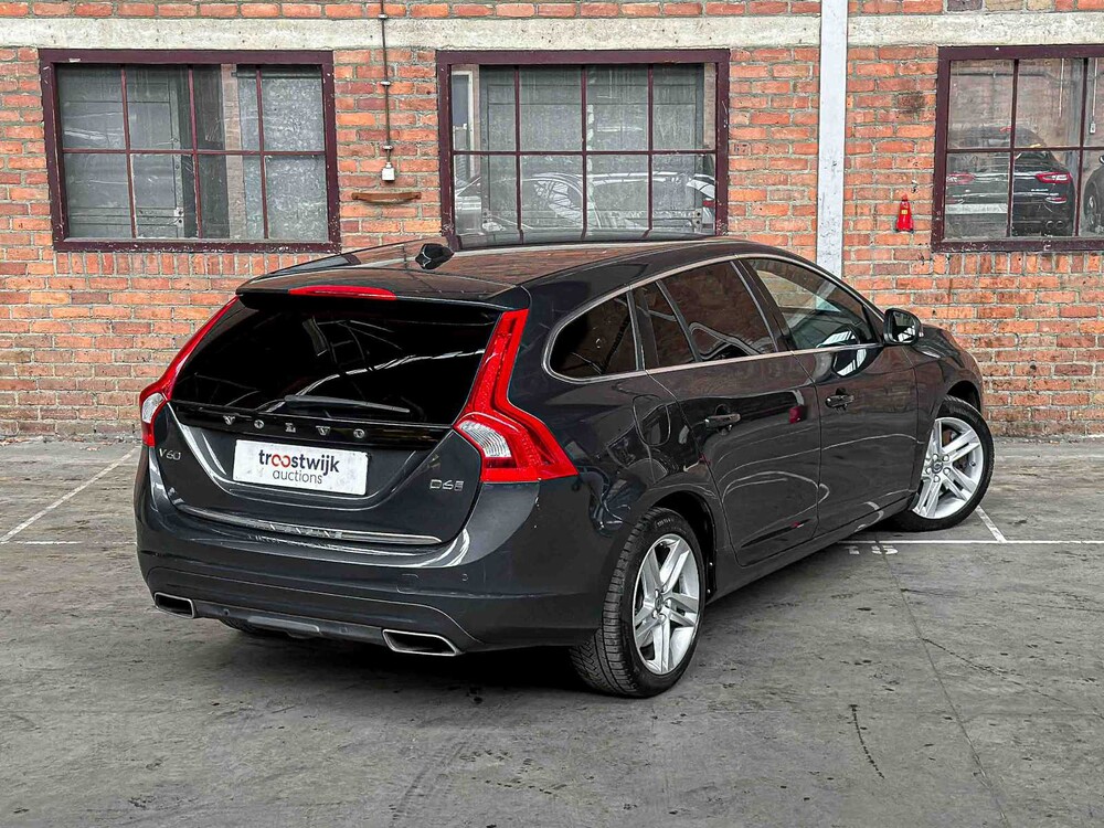 Volvo V60 2.4 D6 Twin Engine Momentum 220PS 2015, HN-681-H