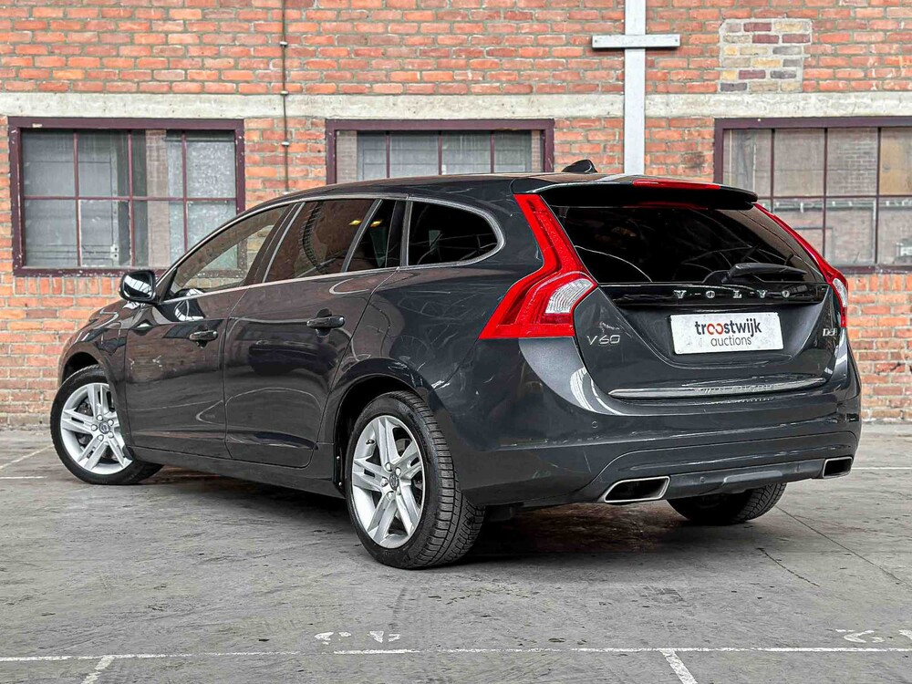 Volvo V60 2.4 D6 Twin Engine Momentum 220PS 2015, HN-681-H
