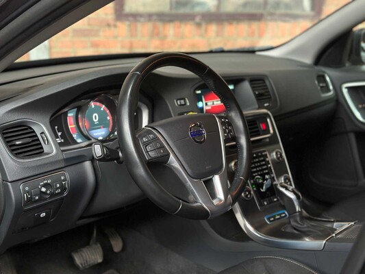 Volvo V60 2.4 D6 Twin Engine Momentum 220hp 2015, HN-681-H