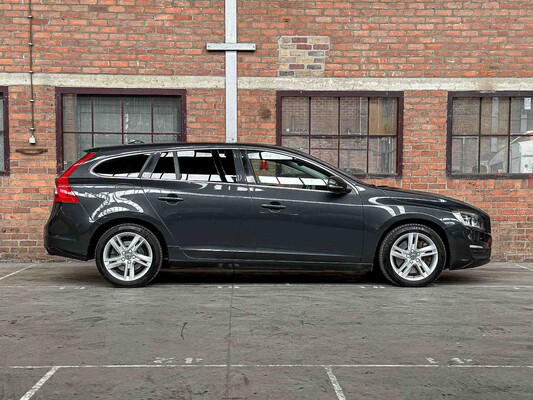 Volvo V60 2.4 D6 Twin Engine Momentum 220hp 2015, HN-681-H