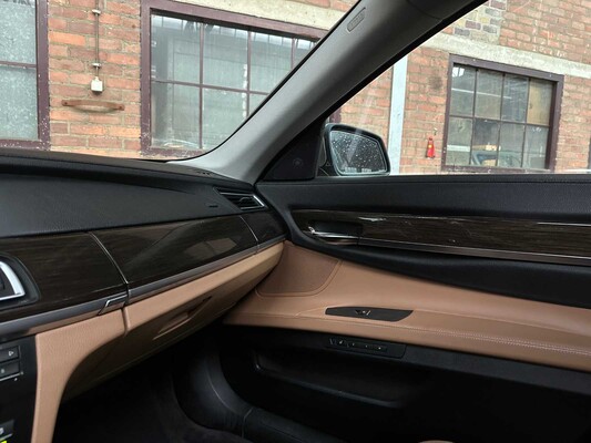 BMW 750Li xDrive 4.4 V8 405hp 2010 7 Series F02