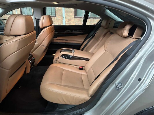 BMW 750Li xDrive 4.4 V8 405hp 2010 7 Series F02