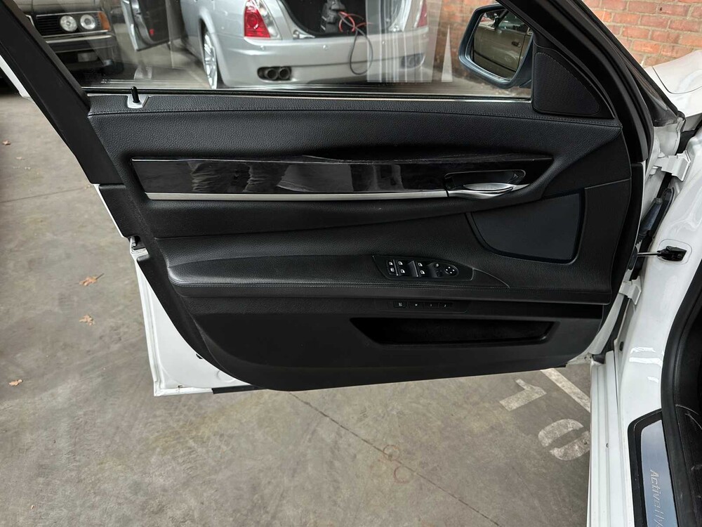 BMW ActiveHybrid7 F04 4.4 V8 465PS 2011
