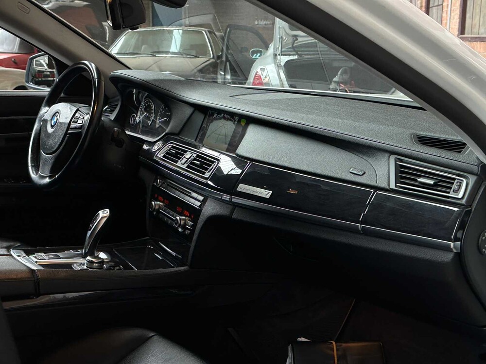 BMW ActiveHybrid7 F04 4.4 V8 465PS 2011