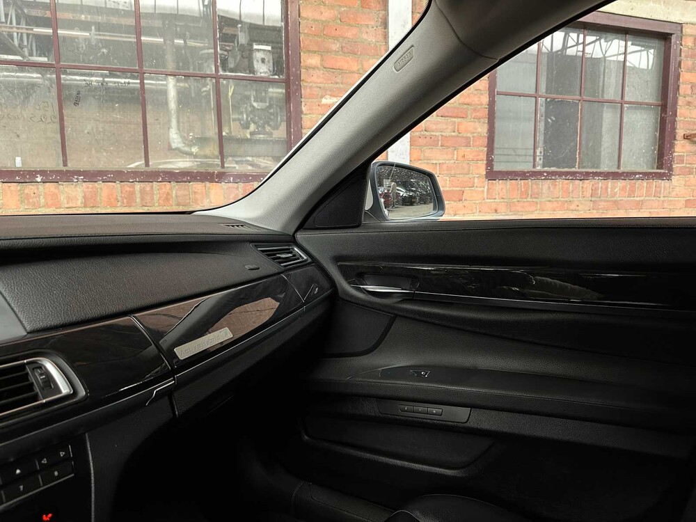 BMW ActiveHybrid7 F04 4.4 V8 465PS 2011