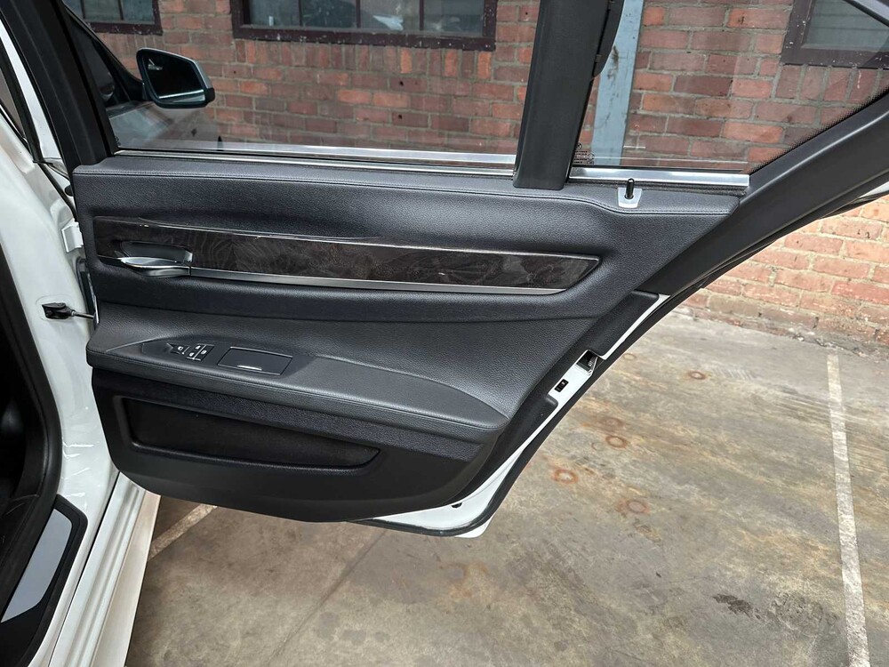 BMW ActiveHybrid7 F04 4.4 V8 465PS 2011