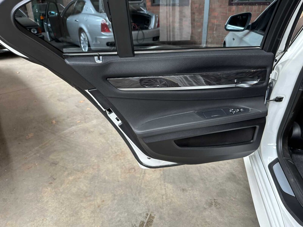 BMW ActiveHybrid7 F04 4.4 V8 465PS 2011