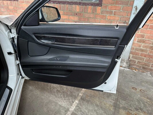 BMW ActiveHybrid7 F04 4.4 V8 465hp 2011